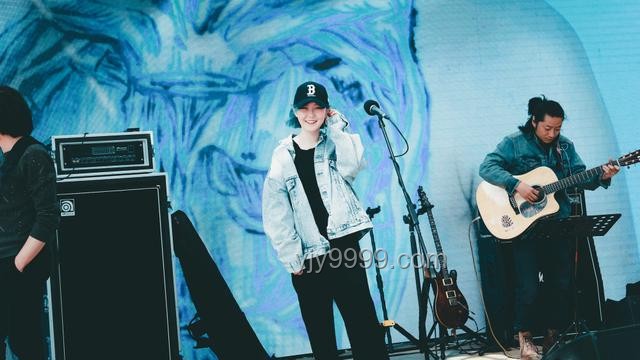 《嚣张》原唱王翊恩亮相天赐：独立音乐人的崛起与行业启示